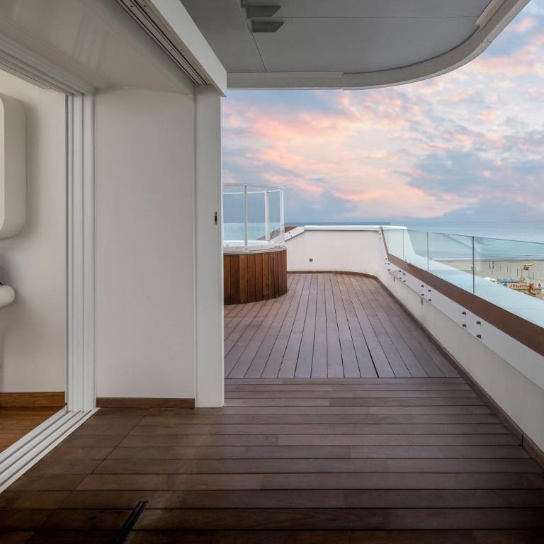 T-Suite Hotel - Suite With Sea View And Outdoor Jacuzzi - 3