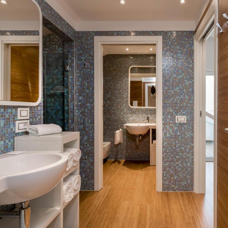 T-Suite Hotel - Suite with Partial Sea View - 14