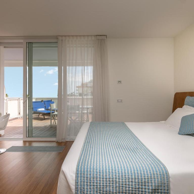 T-Suite Hotel - Suite with Partial Sea View - 10