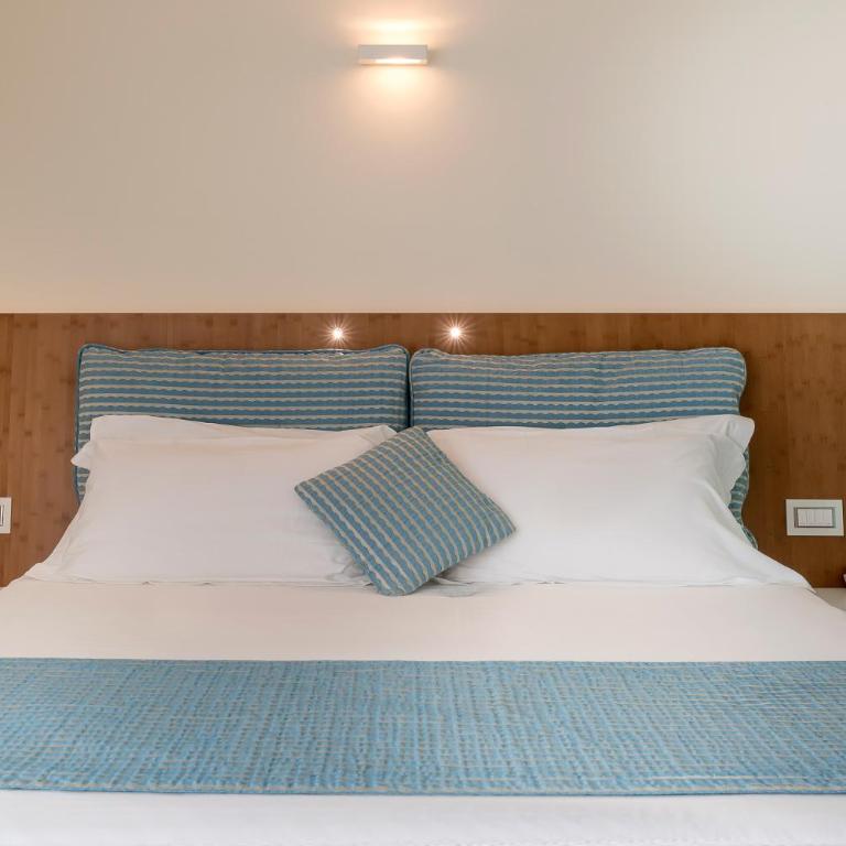 T-Suite Hotel - Suite with Partial Sea View - 8