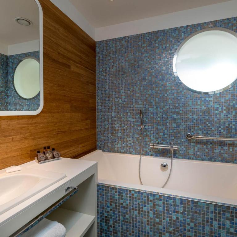 T-Suite Hotel - Suite with Partial Sea View - 7