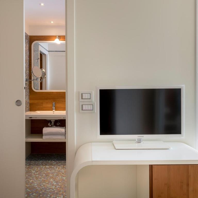 T-Suite Hotel - Suite with Partial Sea View - 6