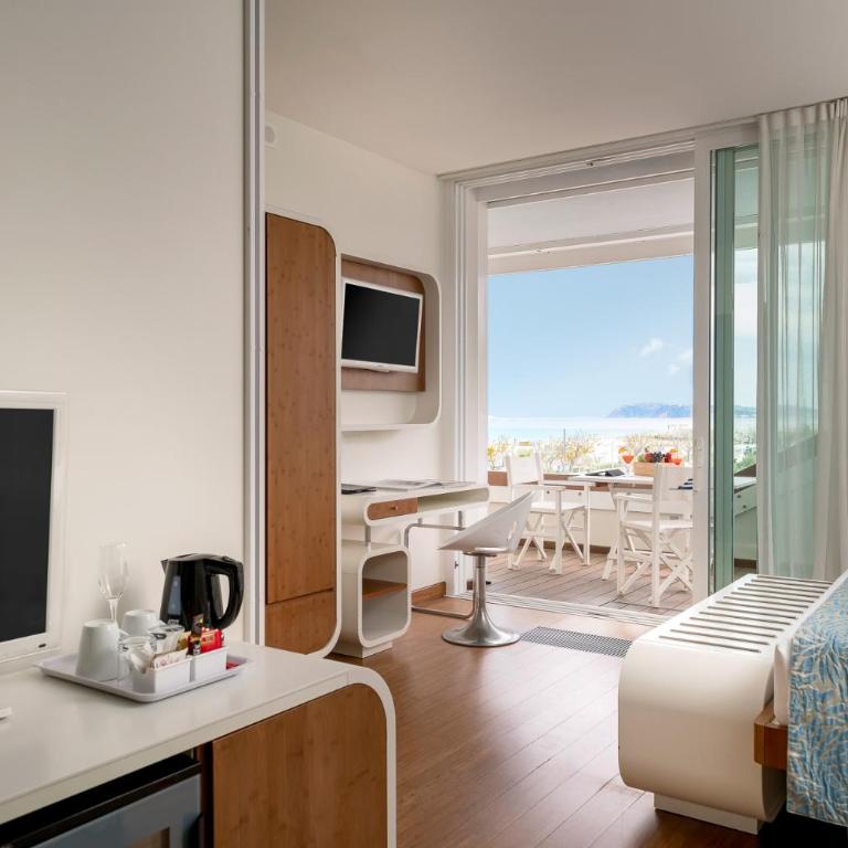T-Suite Hotel - Suite with Partial Sea View - 3