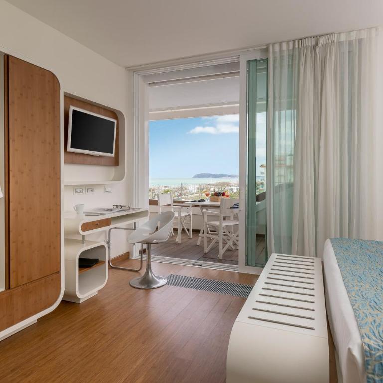 T-Suite Hotel - Suite with Partial Sea View - 2
