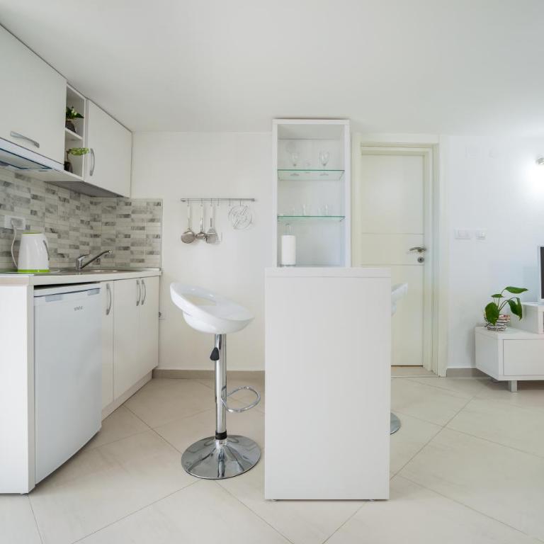 Apartments Teodo - Studio - 4