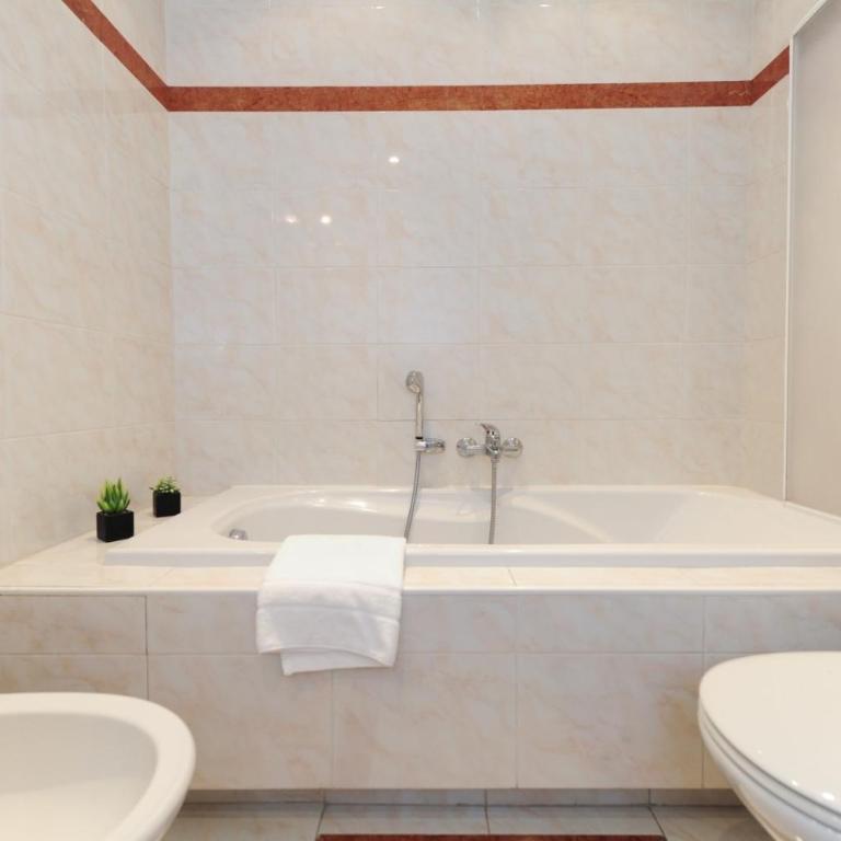 Le Savoy Palace - Five Stars Holiday House - Appartement - 5