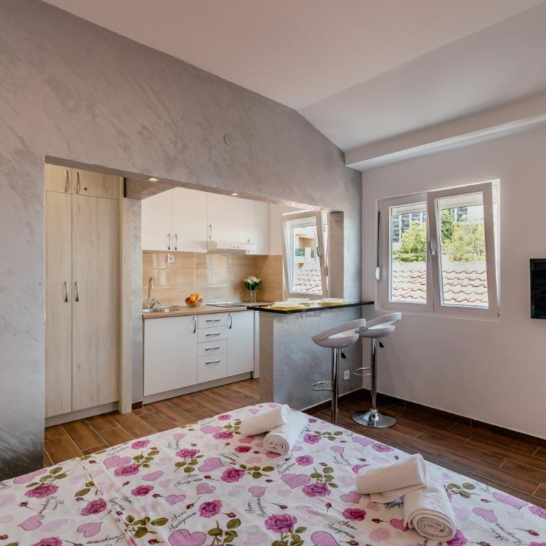 Apartman Mia - Apartment with Balcony - 10