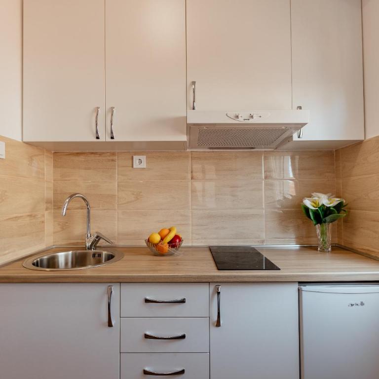 Apartman Mia - Apartment with Balcony - 11