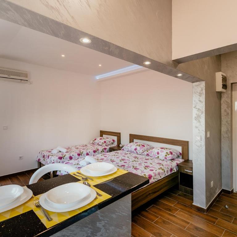 Apartman Mia - Apartment with Balcony - 14
