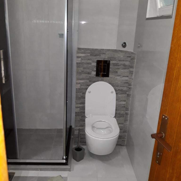 Belvedere Apartments - Two-Bedroom Apartment with Balcony and Sea View - 5