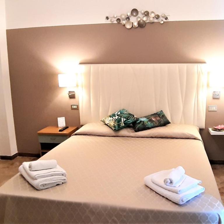 Hotel Eugenio - Camera Matrimoniale/Doppia con Letti Singoli con Bagno Privato - 7