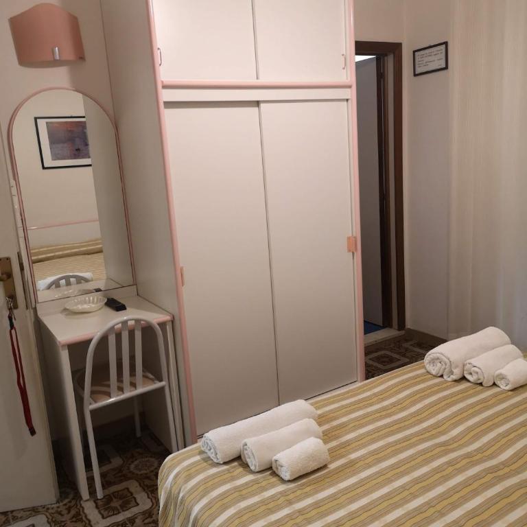 Hotel Rosy - Camera Matrimoniale/Doppia con Letti Singoli - 3