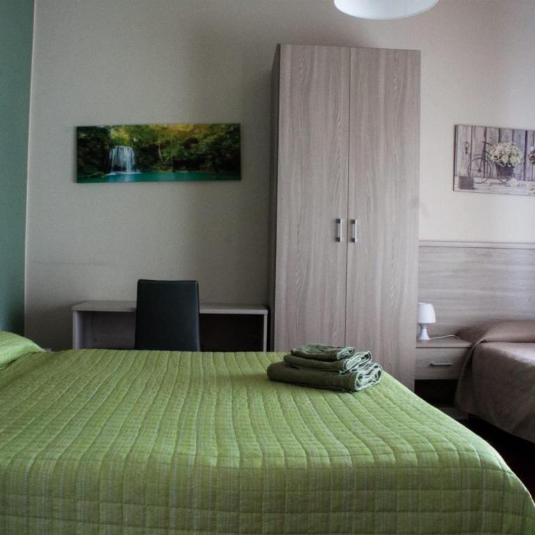 B&B Domus Benedicta - Camera Tripla Basic - 2
