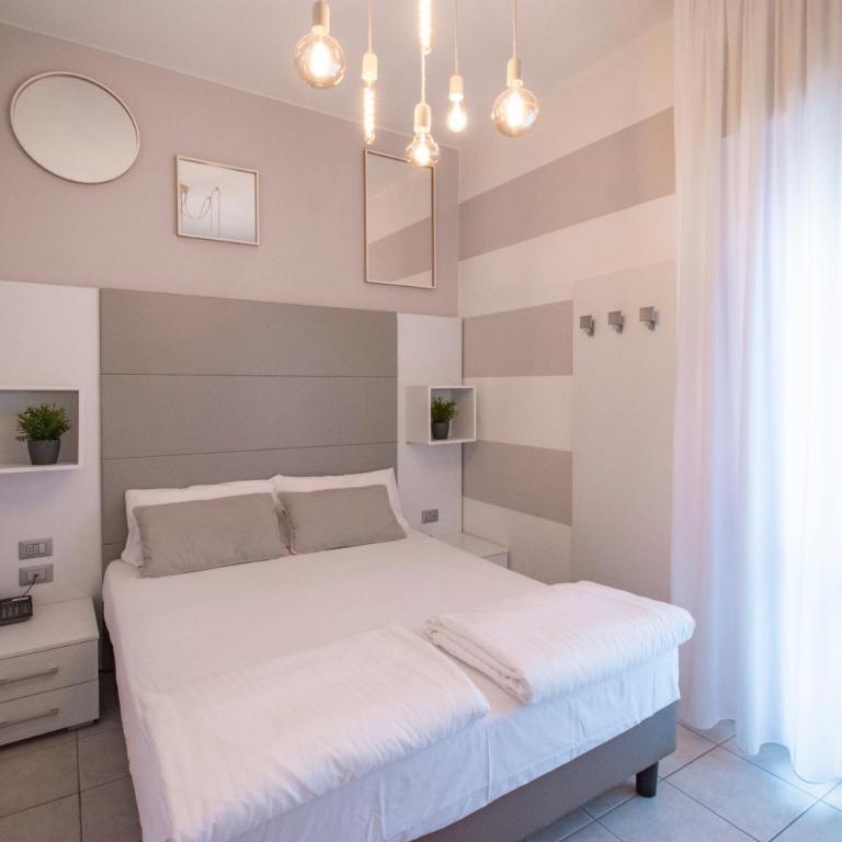 Hotel Lux - Camera Matrimoniale - 1