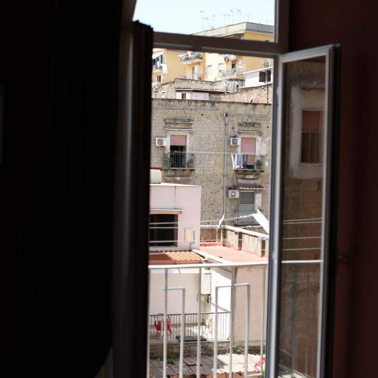 aroma - Neapolitan BnB - Camera Matrimoniale Deluxe con Balcone - 4