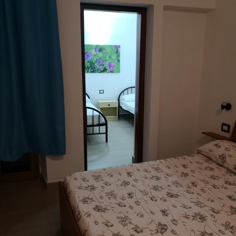 Domo Silvia - Camera Familiare con Bagno Privato - 9