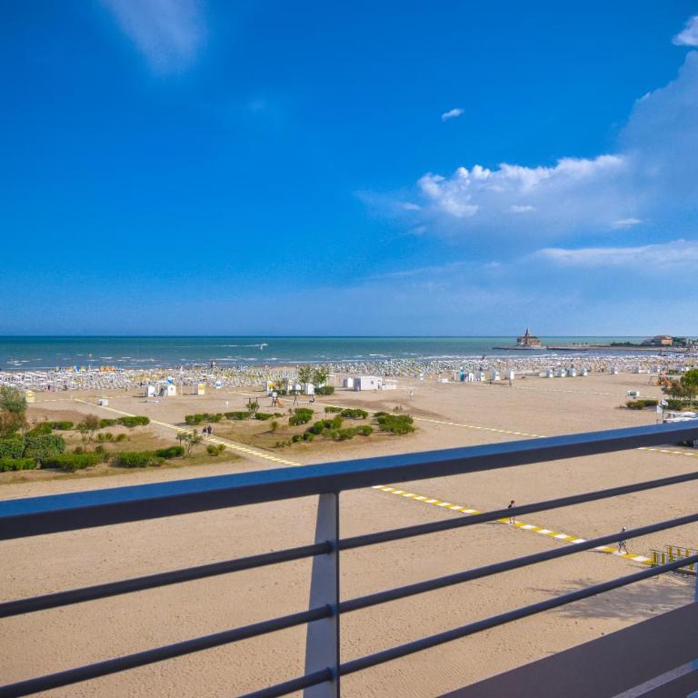 Hotel Continental - Camera Matrimoniale con Balcone - Fronte Mare - 2