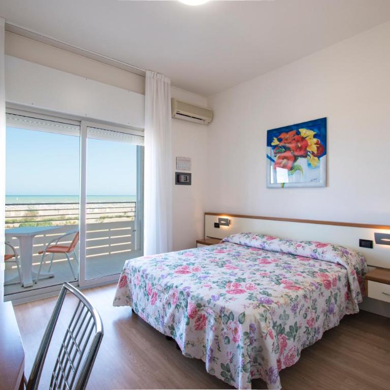 Hotel Continental - Camera Matrimoniale con Balcone - Fronte Mare - 3