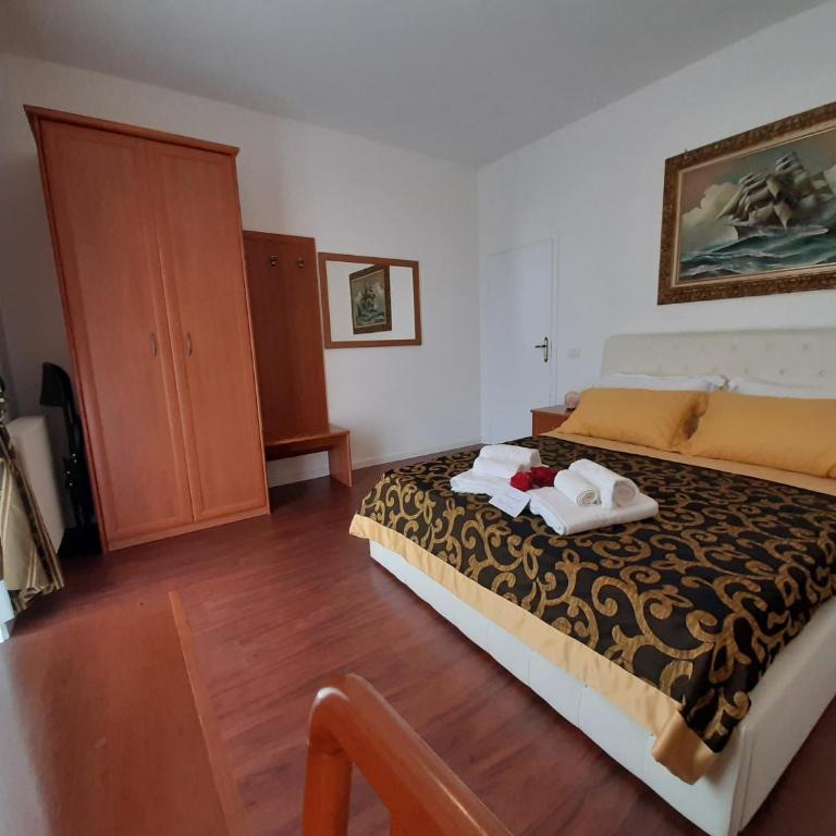 Carpe Diem Ancona - Camera Matrimoniale con Bagno Privato Esterno - 4