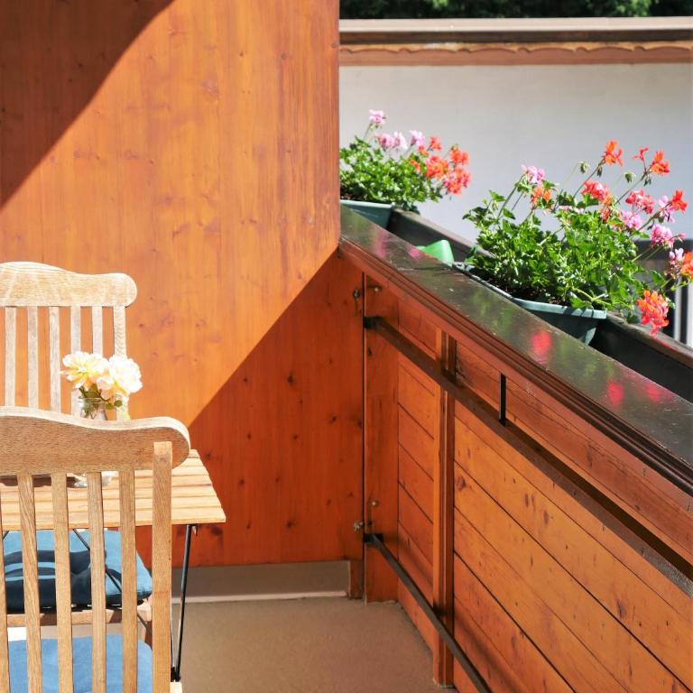 Pension Kitty - Comfort Doppel-/Zweibettzimmer mit Balkon und Gartenblick - 2