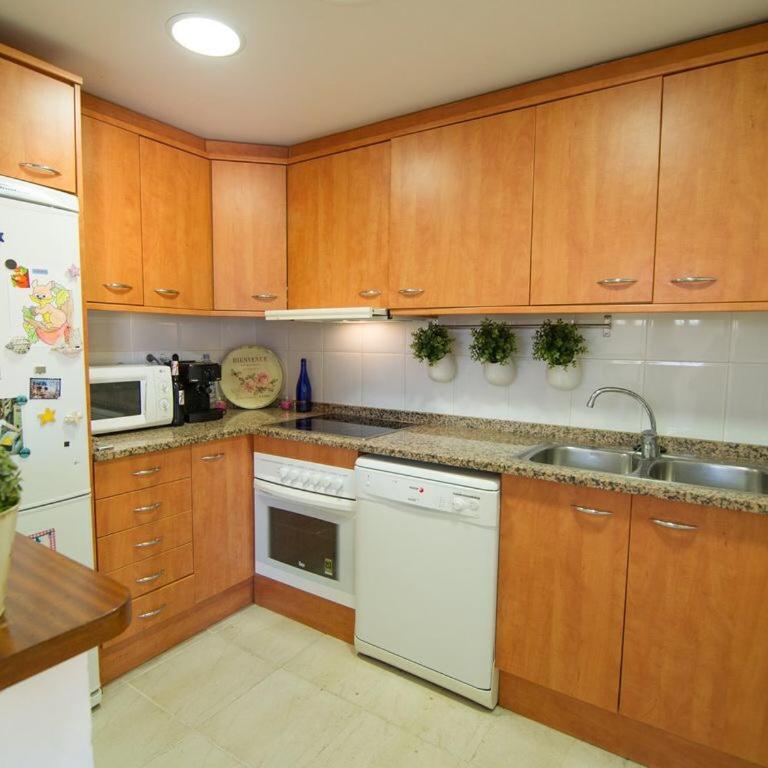 Casa en L Escala con piscina y WIFI free - Casa de 4 dormitorios - 28