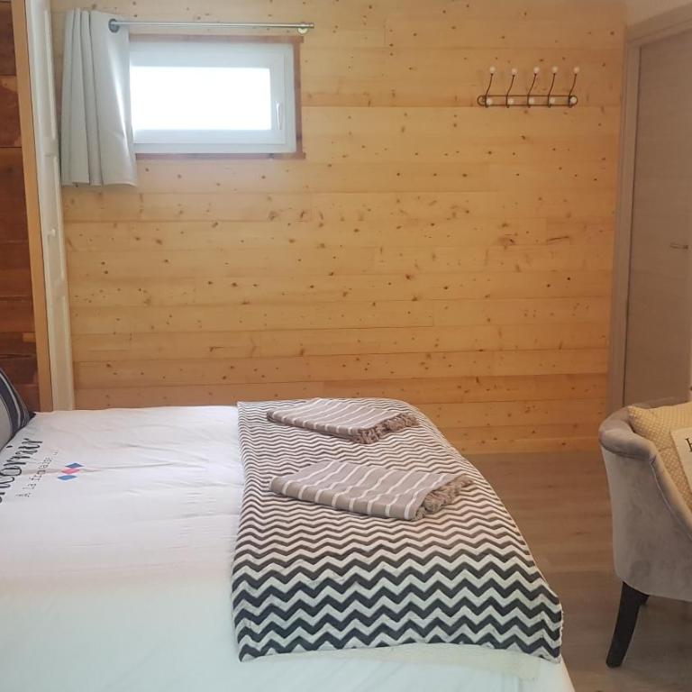 TISHA - Family Room with Bathroom - 14
