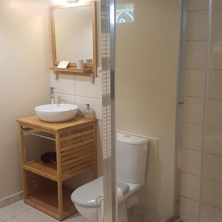 TISHA - Family Room with Bathroom - 11