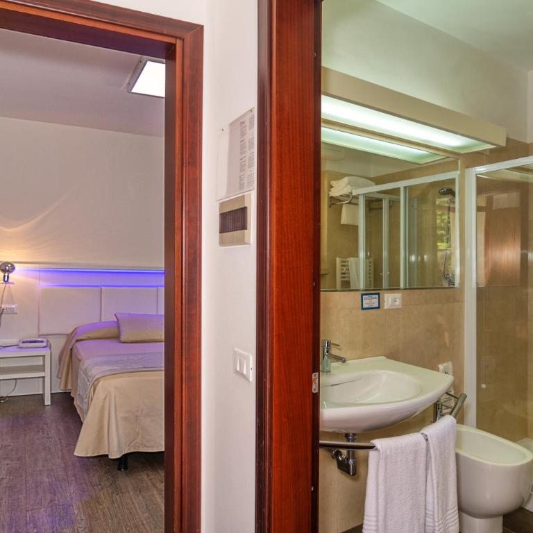 Hotel Hermitage - Camera Familiare - 9