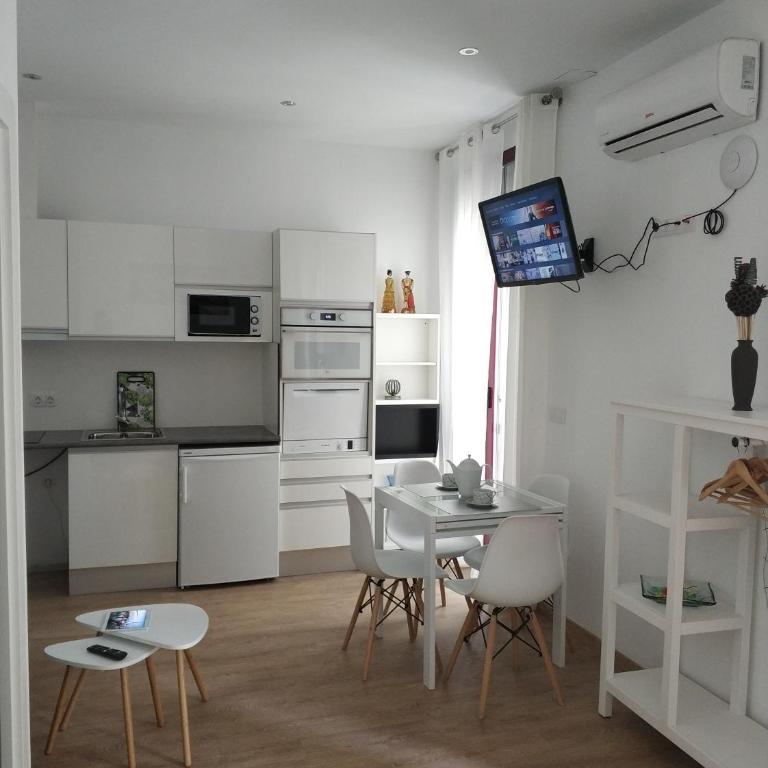 Apartamentos Boni - Studio with Balcony - 13