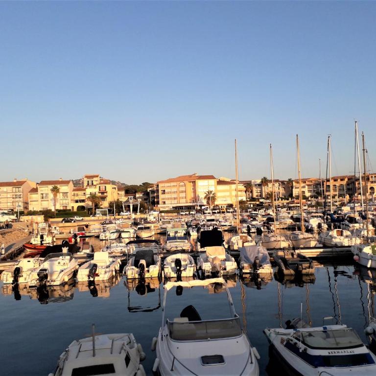 Domaine de La Coudouliere, Vue Mer, Plage, Piscine et Parc - One-Bedroom Apartment - 80