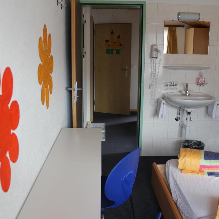 Pension Heino - Familienzimmer (2 Erwachsene + 3 Kinder) - 6