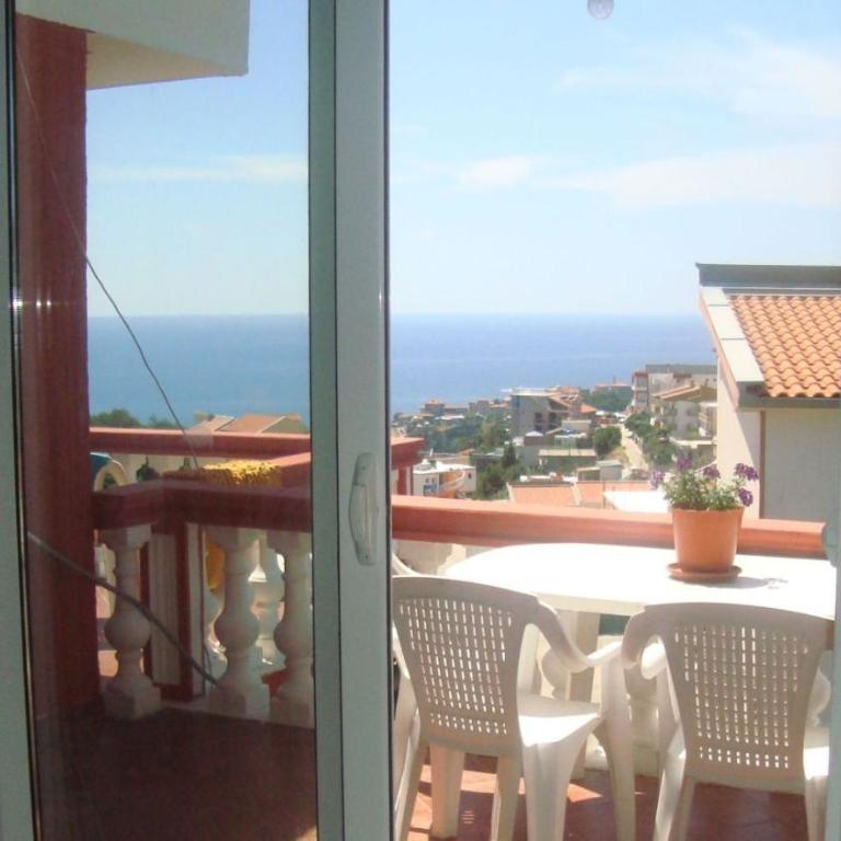Alvanita Apartments - Two-Bedroom Apartment with Balcony - 1