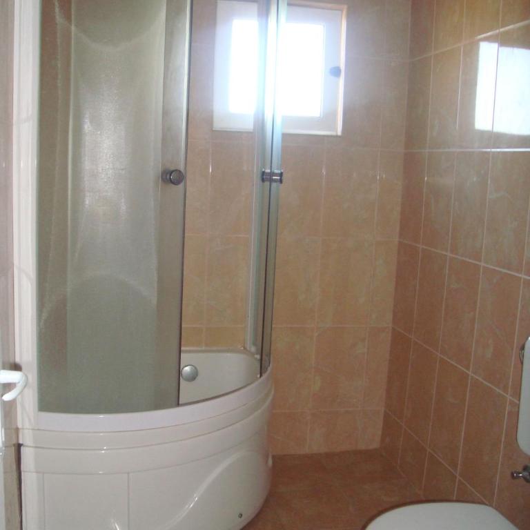 Alvanita Apartments - Two-Bedroom Apartment with Balcony - 3