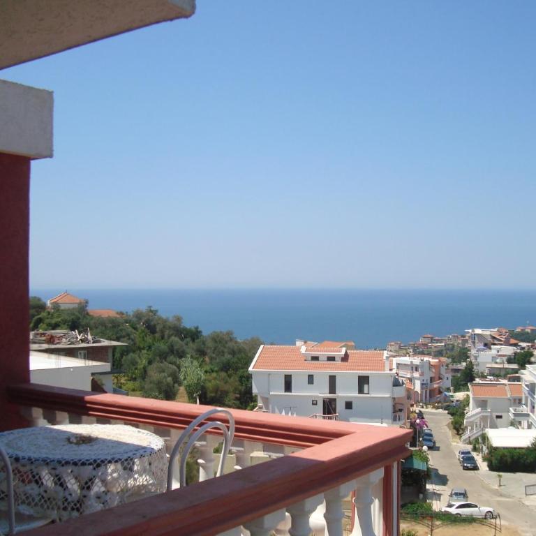 Alvanita Apartments - One-Bedroom Apartment with Balcony - 4