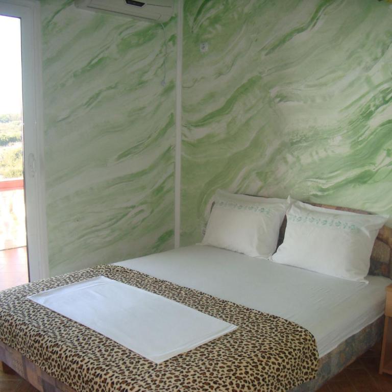 Alvanita Apartments - Two-Bedroom Apartment with Balcony - 5