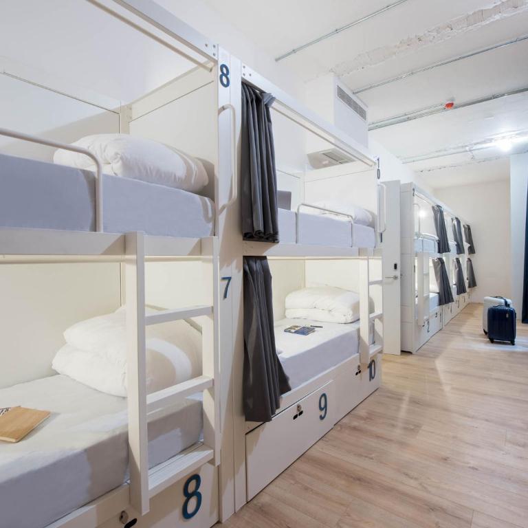 Room Gran Vía - Bed in 10-Bed Mixed Dormitory Room - 8