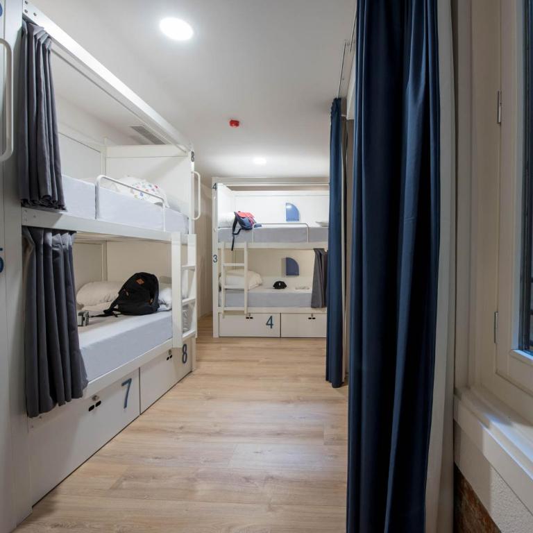 Room Gran Vía - Single Bed in 8-Bed Female Dormitory Room - 5
