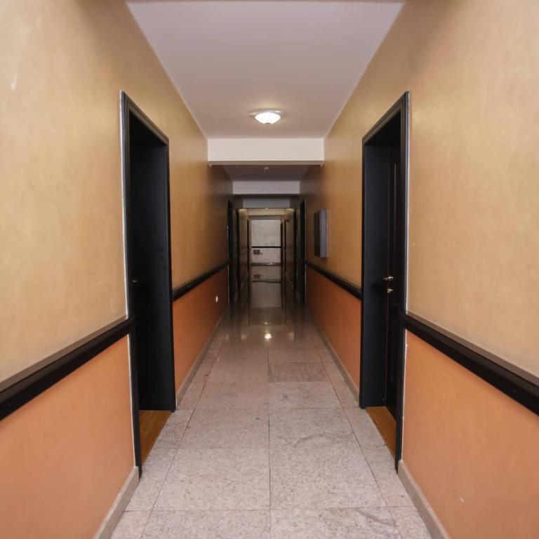 Hotel - Beograd - Deluks Dvokrevetna Soba sa Bračnim Krevetom i Tušem - 2