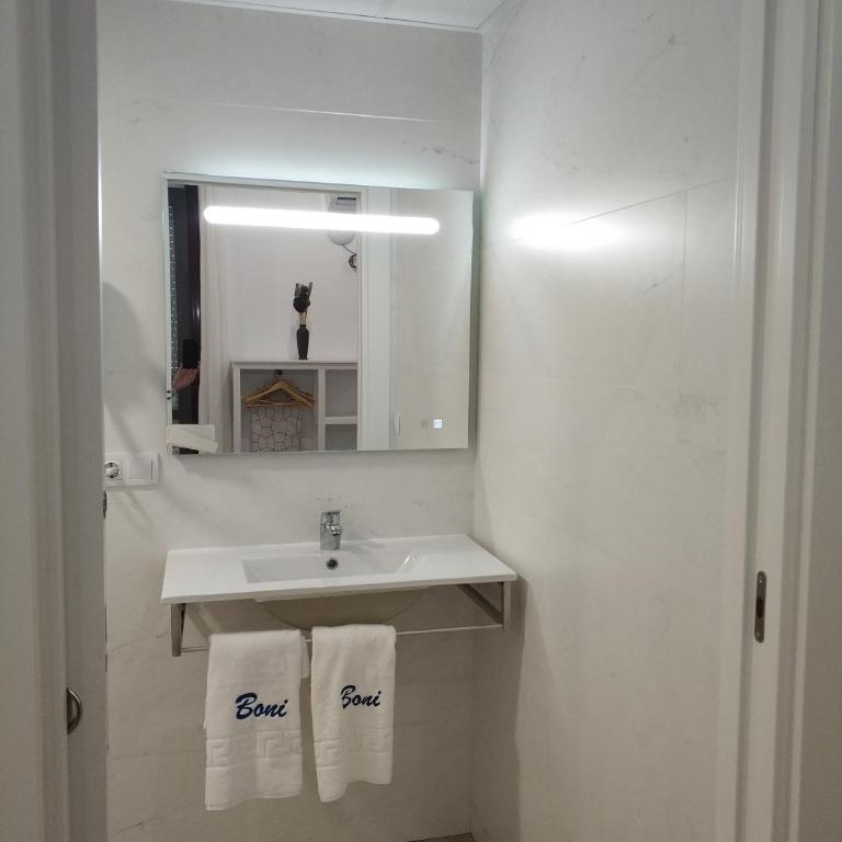 Apartamentos Boni - Studio with Balcony - 14