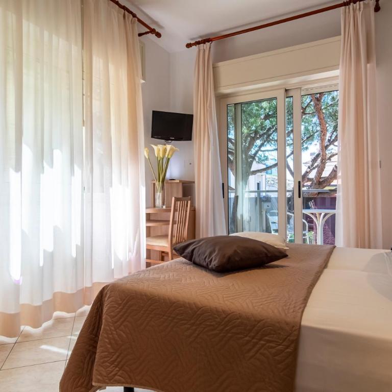 Hotel Mocambo Riccione CENTRALISSIMO AL MARE - Superior Double Room - 5