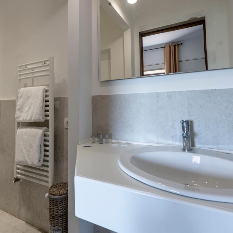 Villa Del Sole - Deluxe Double or Twin Room with Garden View - 8
