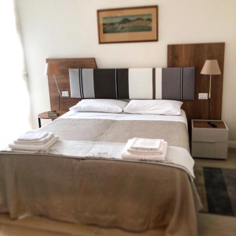 Domus Luca - Central Rooms in the Heart of Naples - Camera Tripla con Bagno Privato - 2