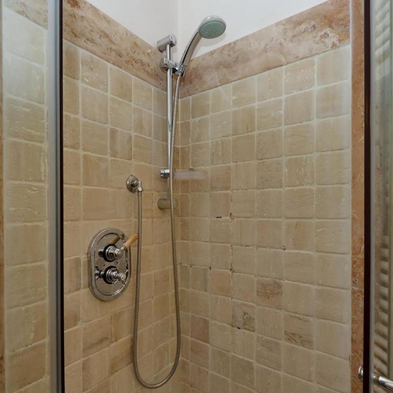 Monti Charm by the Colosseum - Appartamento con 2 Camere da Letto - 24