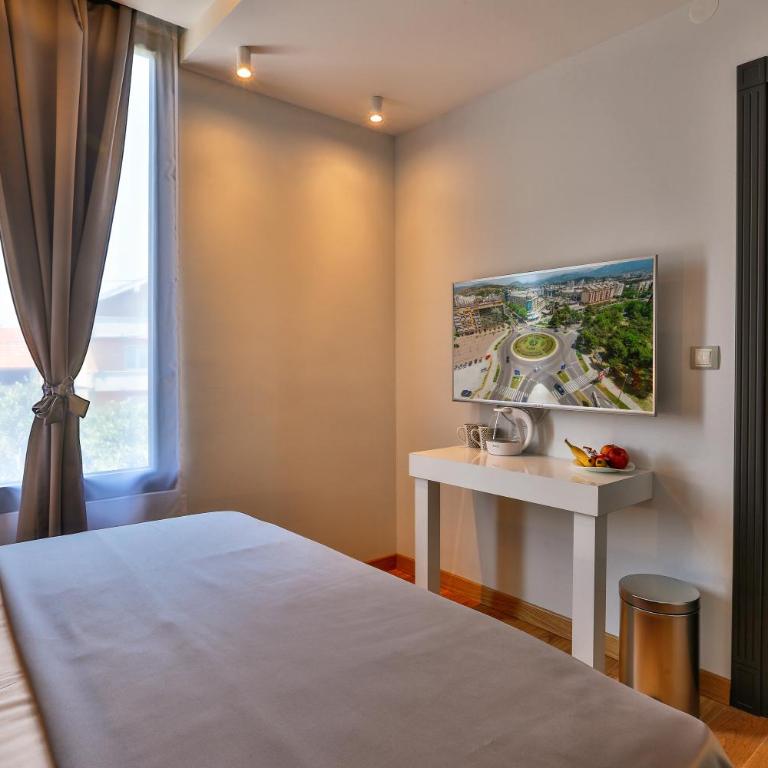 Hotel M - Deluxe Double Room small room - 11