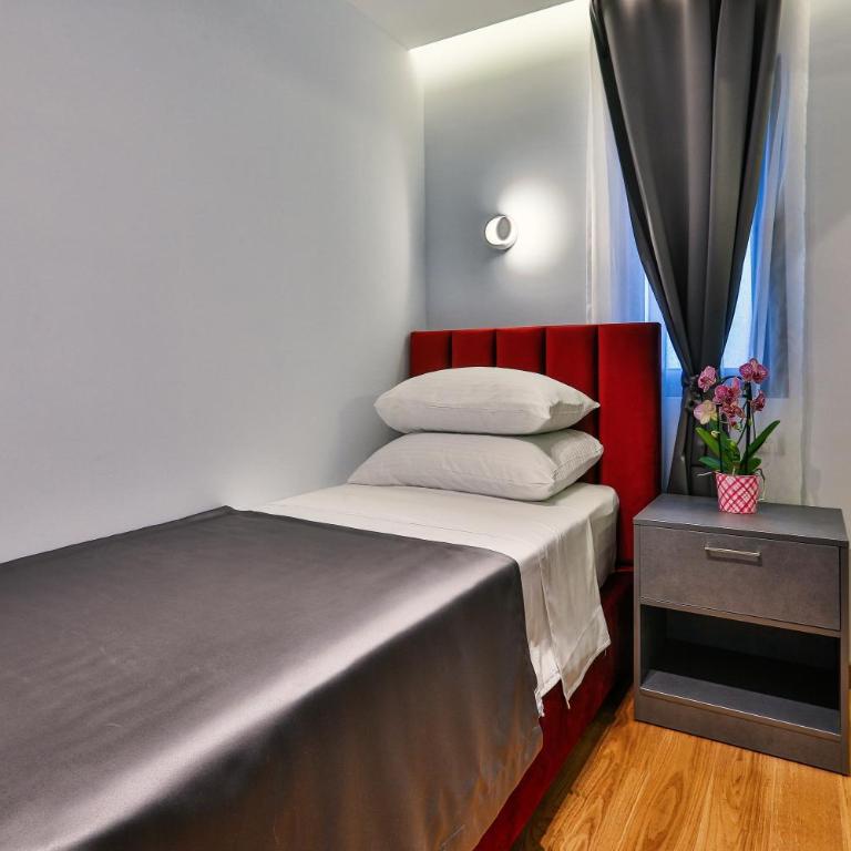 Hotel M - Deluxe Single Room small room - 3