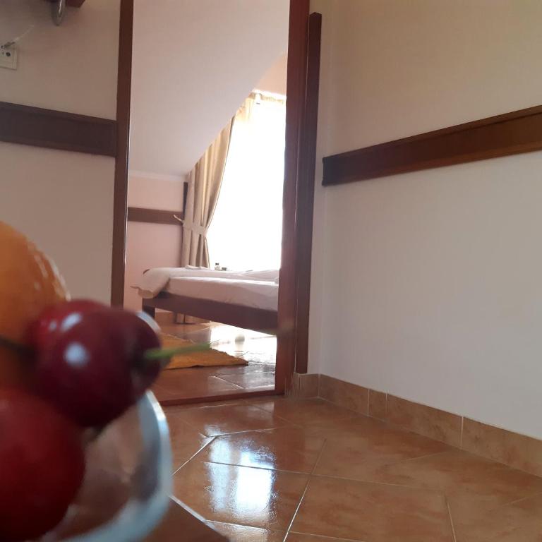 Garni Hotel Koral - Dvokrevetan Apartman tipa "Suite" sa Bračnim Krevetom, Balkonom i Pogledom na More - 5