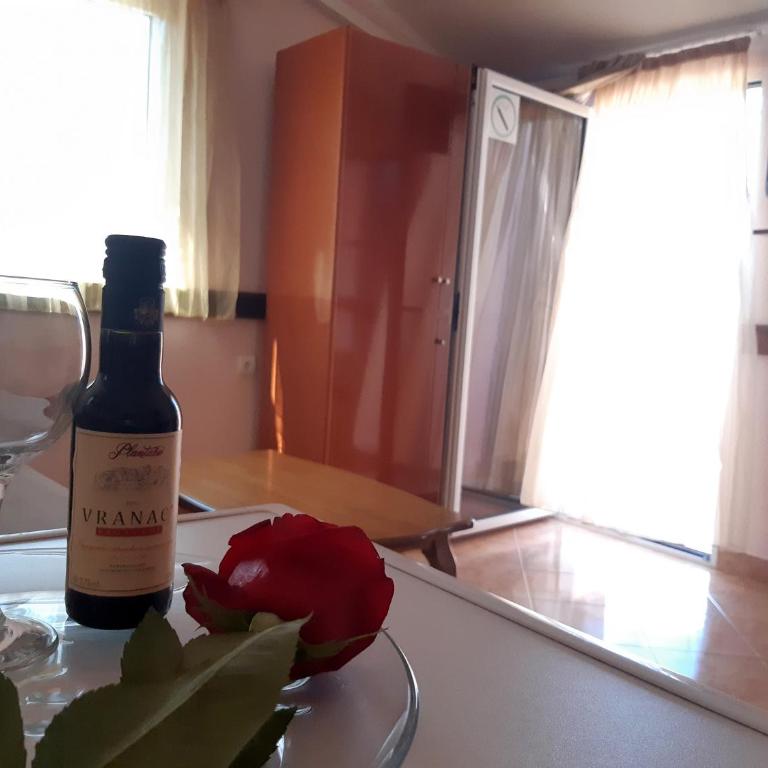 Garni Hotel Koral - Dvokrevetan Apartman tipa "Suite" sa Bračnim Krevetom, Balkonom i Pogledom na More - 11