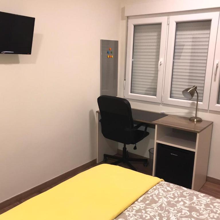 RESIDENCIA COMPOSTELA 2 - Economy Double Room - 18