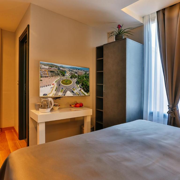 Hotel M - Deluxe Double Room small room - 10