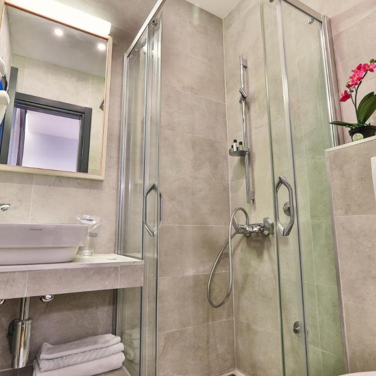Hotel M - Deluxe Single Room small room - 1